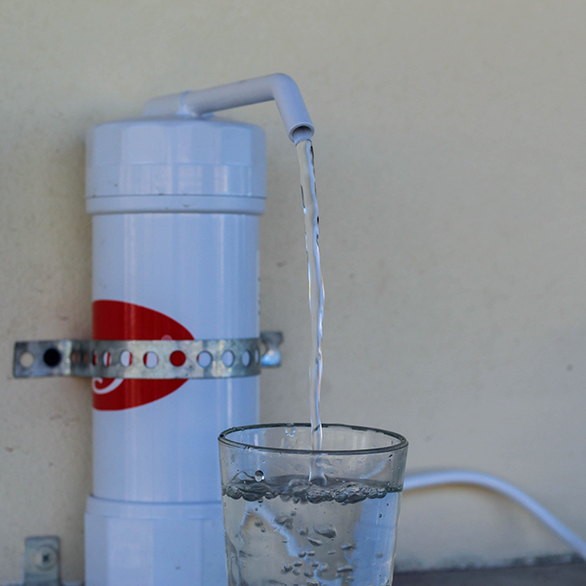 La FCS incorporó un filtro purificador de agua para sus estudiantes