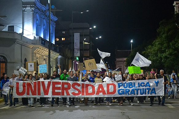 La comunidad de la Facultad de Ciencias de la Salud participó de las marchas en defensa de la Universidad Pública