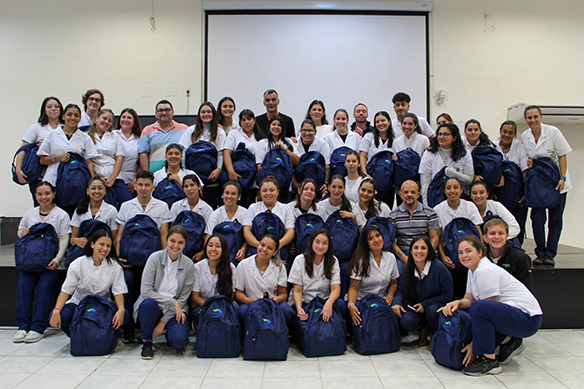 Entrega de Mochilas Equipadas para Prácticas en Terreno de Estudiantes de Enfermería